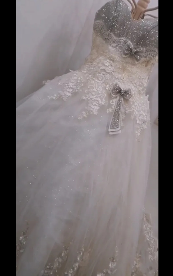 فستان زفاف جميل للبيع