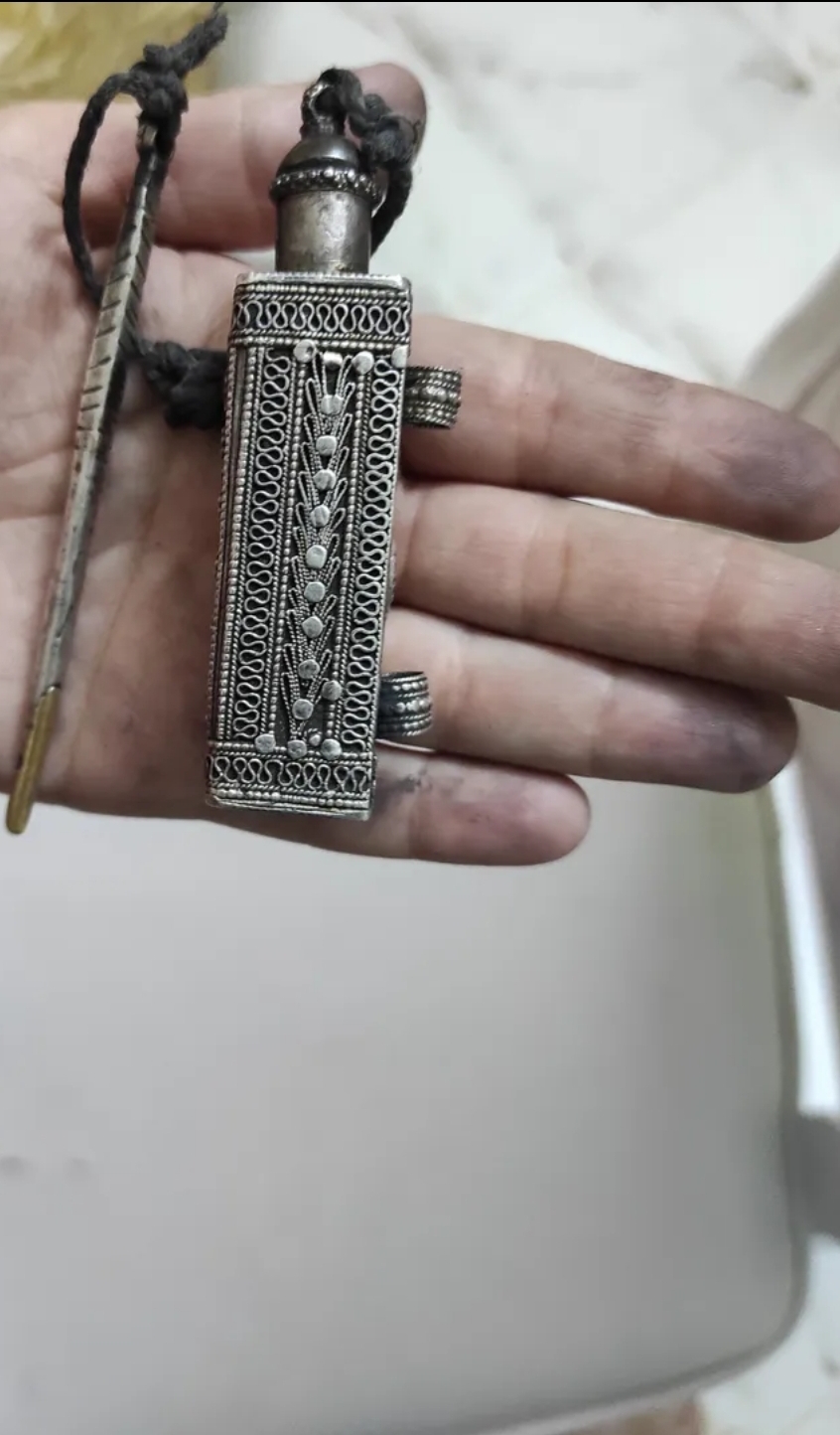 مكحلة من الفضة و الرأس