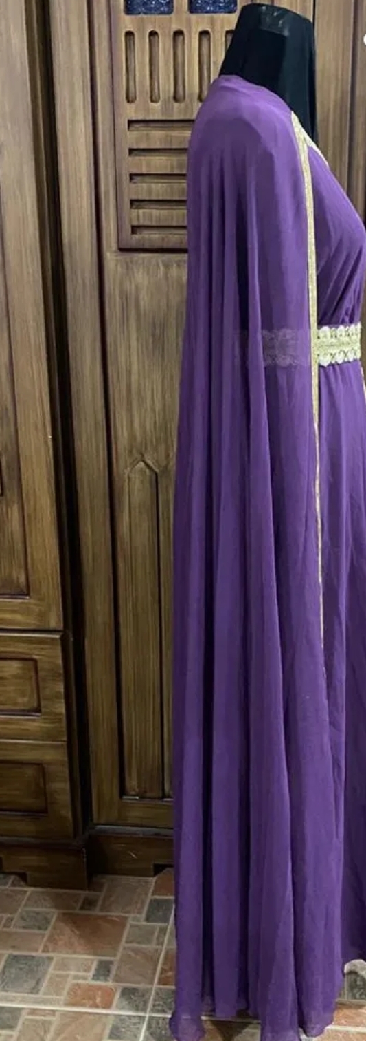 فستان للبيع لبسه وحده