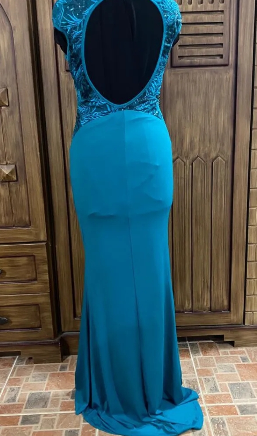 فستان سهره للبيع لبسه وحده