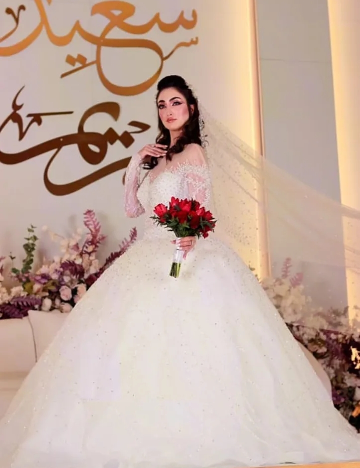 فستان زفاف شامل الملحقات