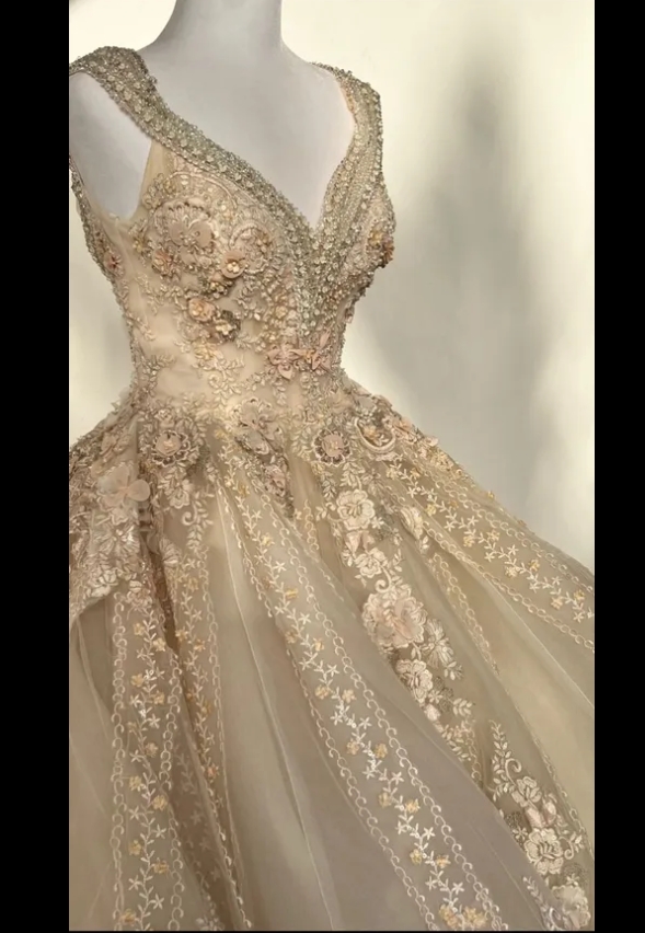 فستان زفاف للبيع أو الإيجار