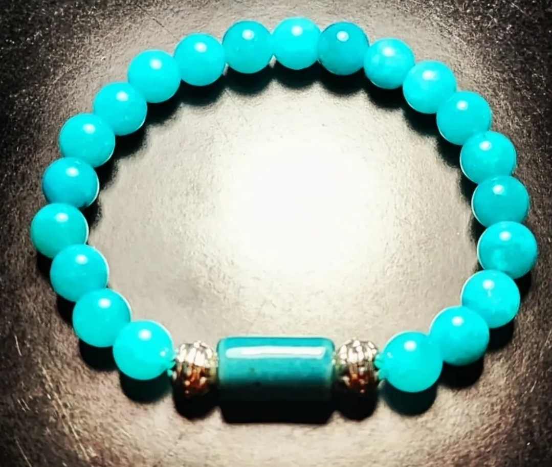 سوار يد مصنوع من الحجار