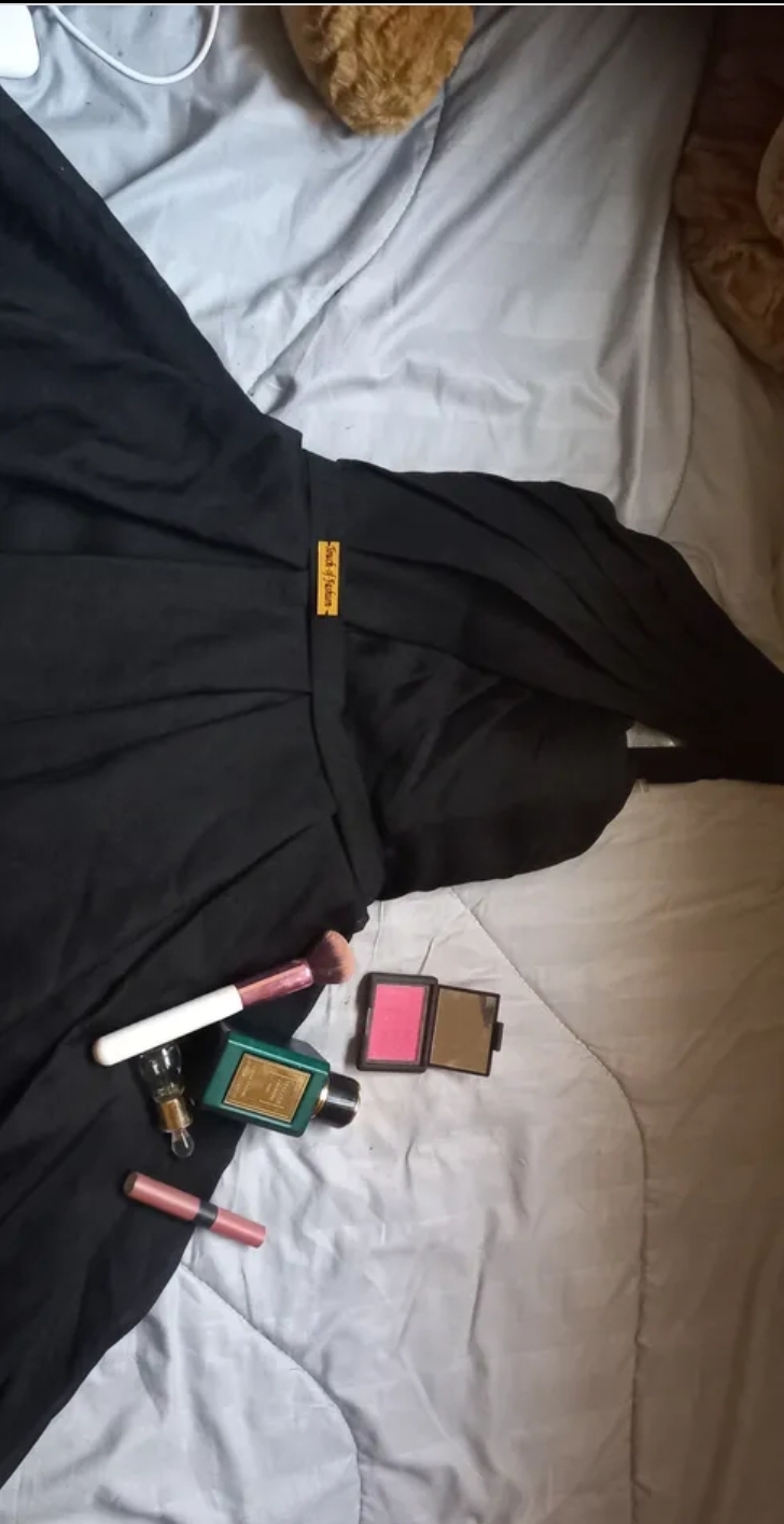 فستان اسود و فخم راقي