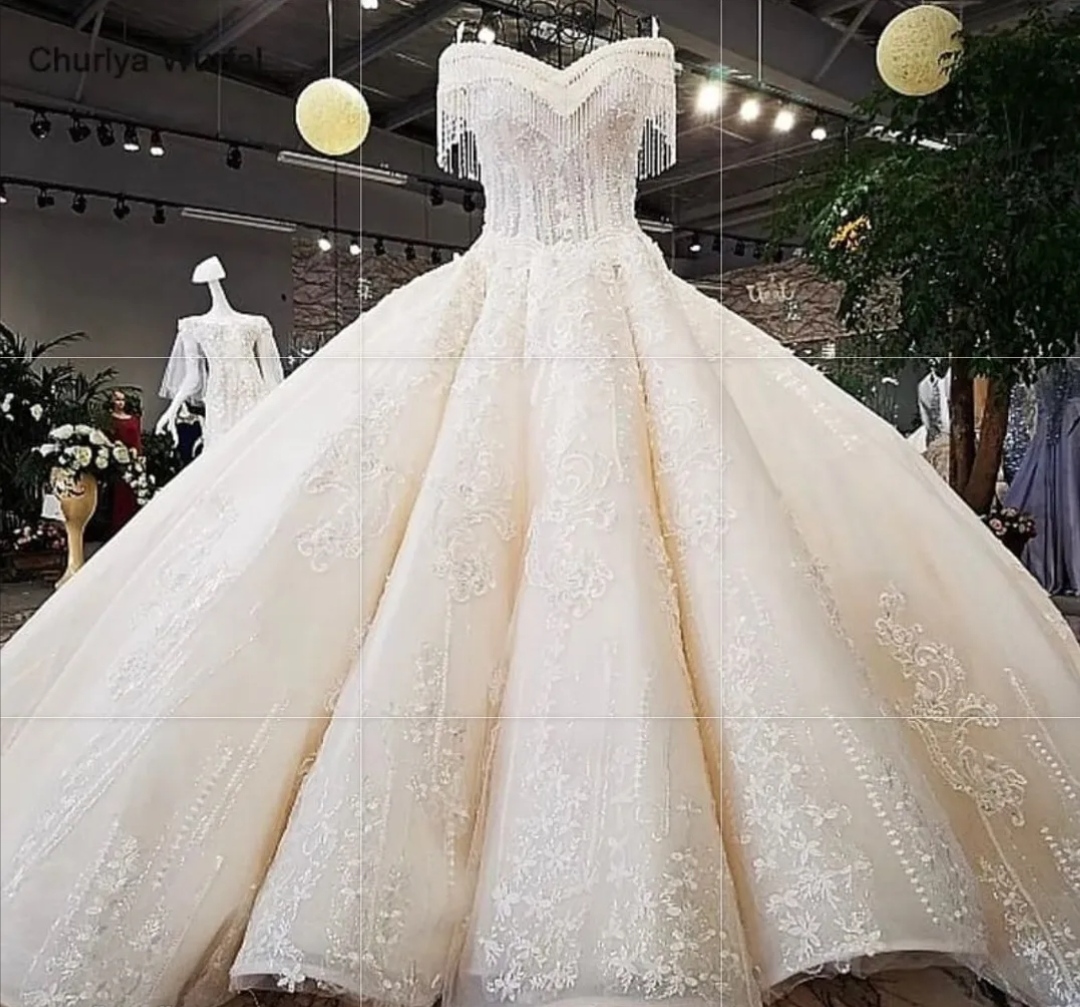 فستان زفاف ابيض