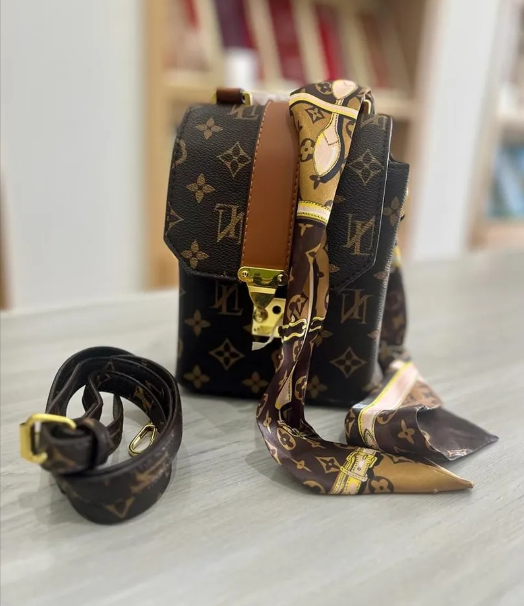 حقيبة LOUIS VUITTON راقية للسيدات