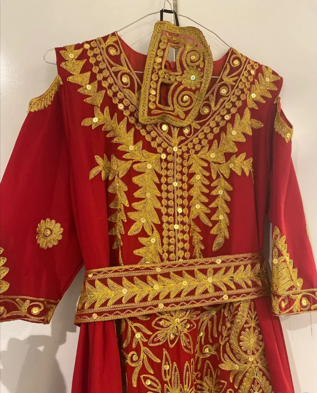 فستان احمر جلوة_حنا+مشمر