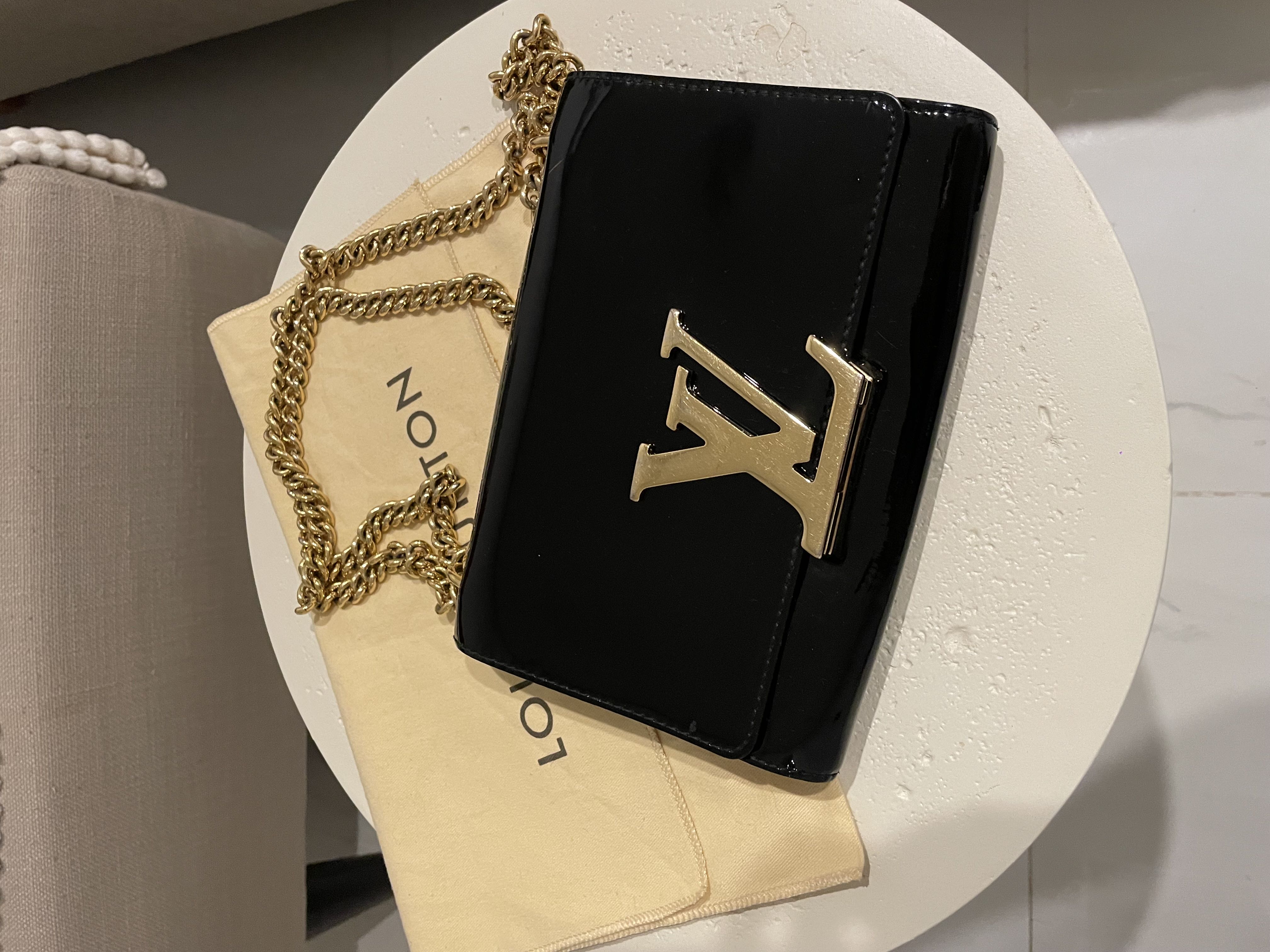 شنطة لويس ڤتون جلد اسود